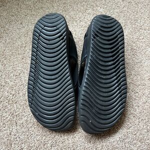 Nike boys sandals (4Y)